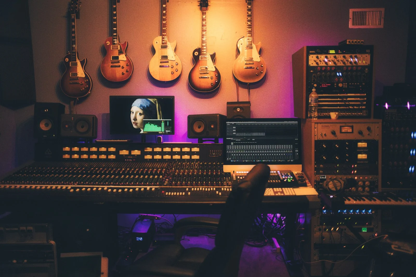 12 Best Music Production Software for Beginners & Pros